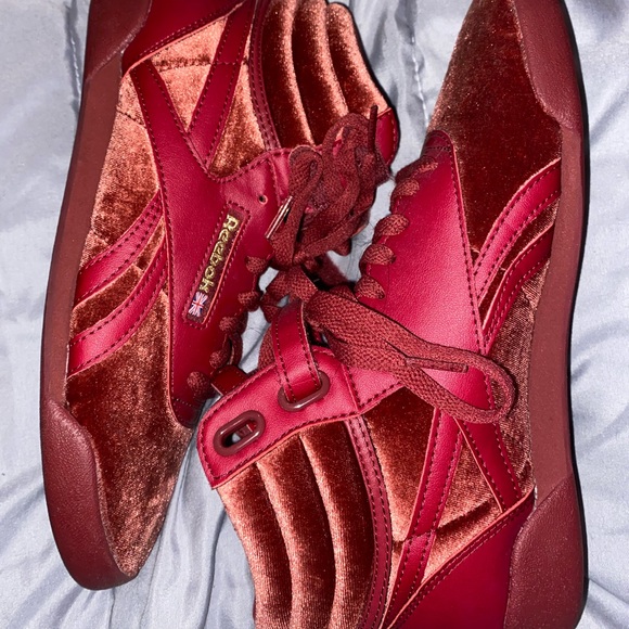 Velvet Reebok - Picture 1 of 4